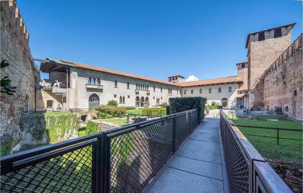 Awesome Home In Verona With Kitchen 0*,