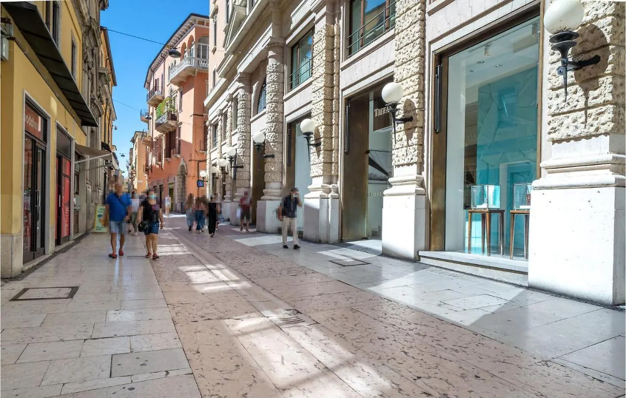 Awesome Home In Verona With Kitchen Nyaraló
